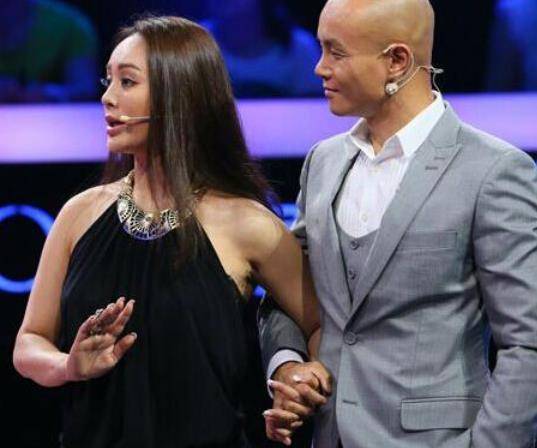 与孟非对打,吻谢娜,说金星,吼宁静的乐嘉,终于把自己作没了_节目_张杰