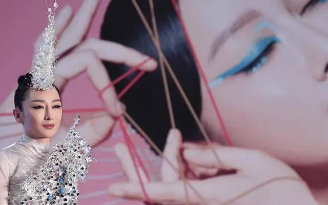 萨顶顶卸妆后,气质超凡脱俗,真是一张行走的音乐cd_演出_歌曲_舞台