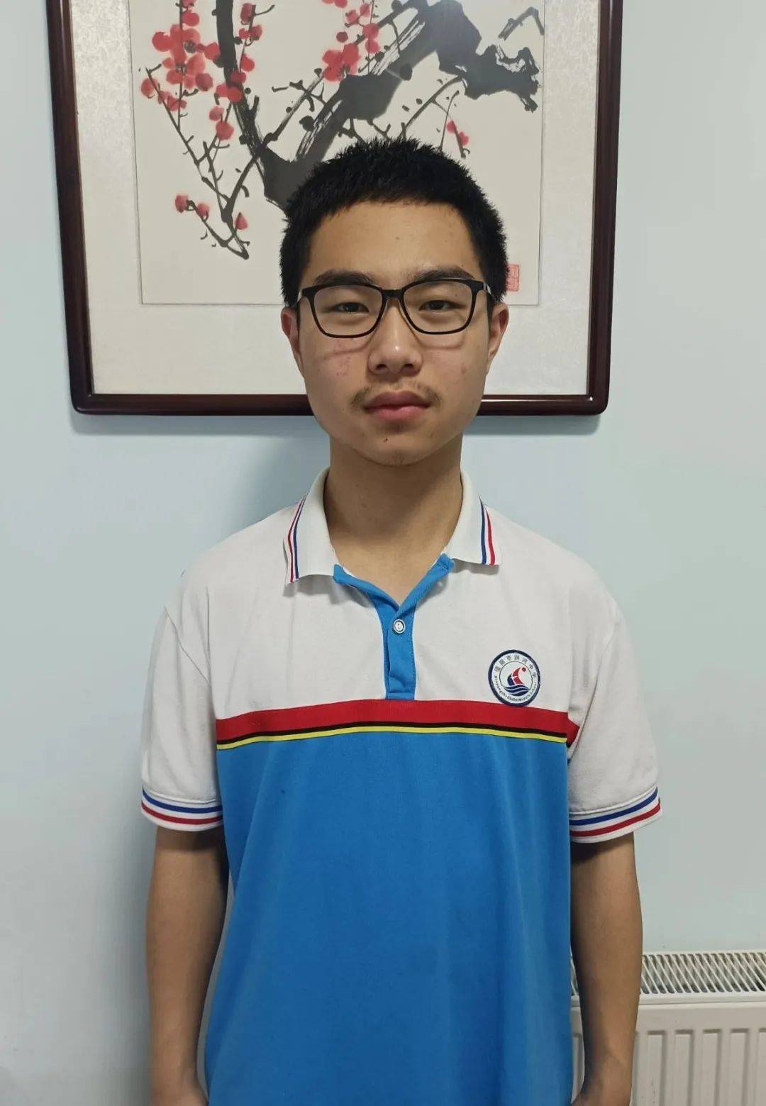 浉河中学党总支书记,校长王世安,党总支副书记曾劲,副校长李秘,为45名