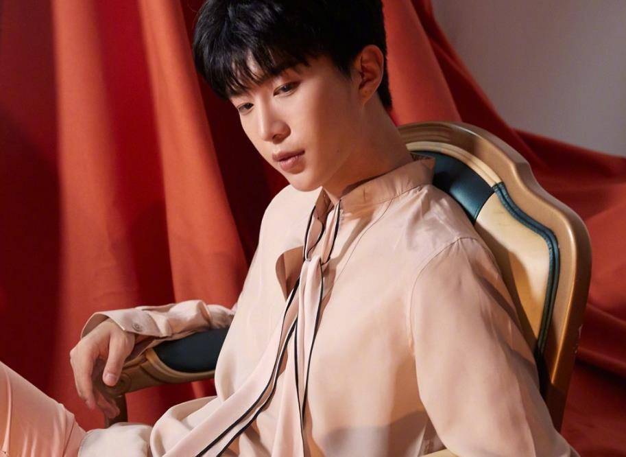 范丞丞福西西上线,在节目中大喊我弯了,粉丝调侃给你掰直_小鬼_楼梯