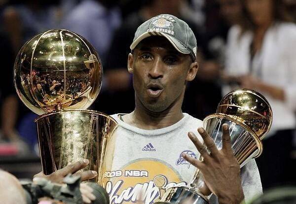 再来讨论一下总冠军的数量,科比应该是很难再拿到5个总冠军了,因为