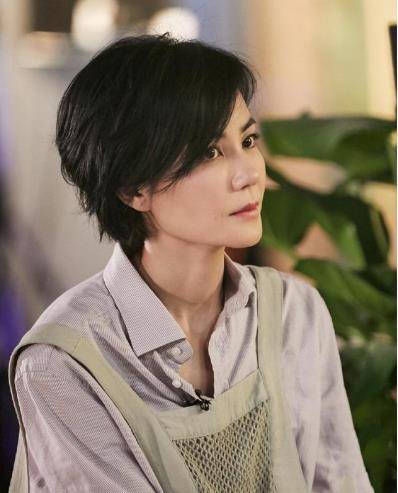 52岁的王菲状态很好,身材气质像少女,更新了对阿姨的认知_事业_音乐