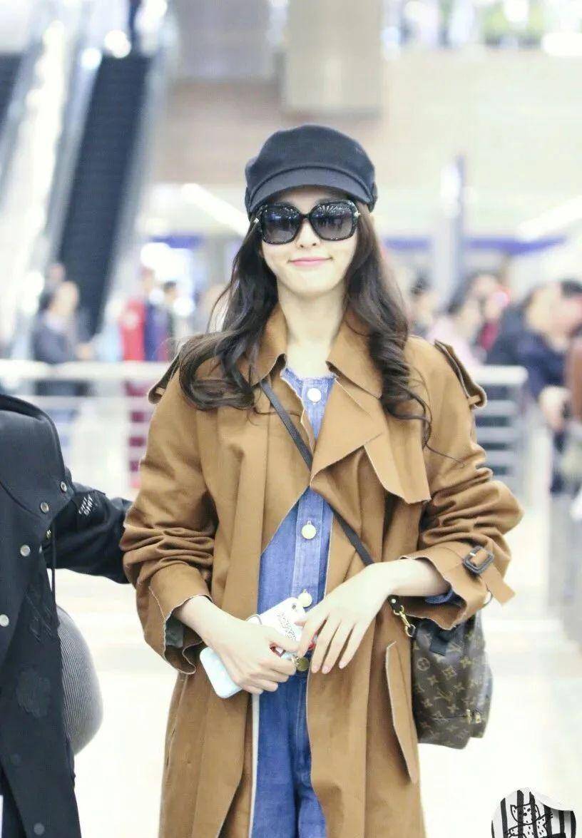 唐嫣高中照片流出,16岁时就名牌加身,有没有整容一看便知_时尚_黑色