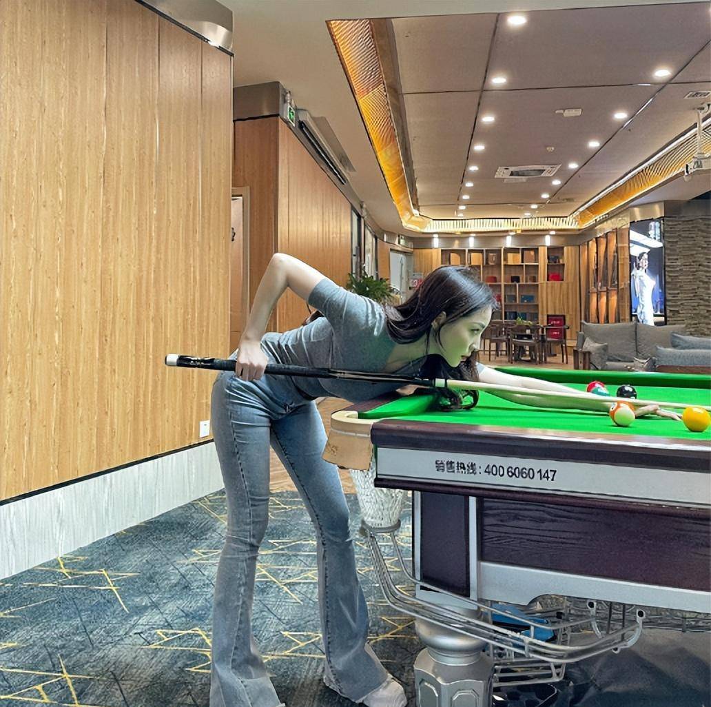 我说她是国内最美台球裁判不过分叭!_运动_钟瑶_评价