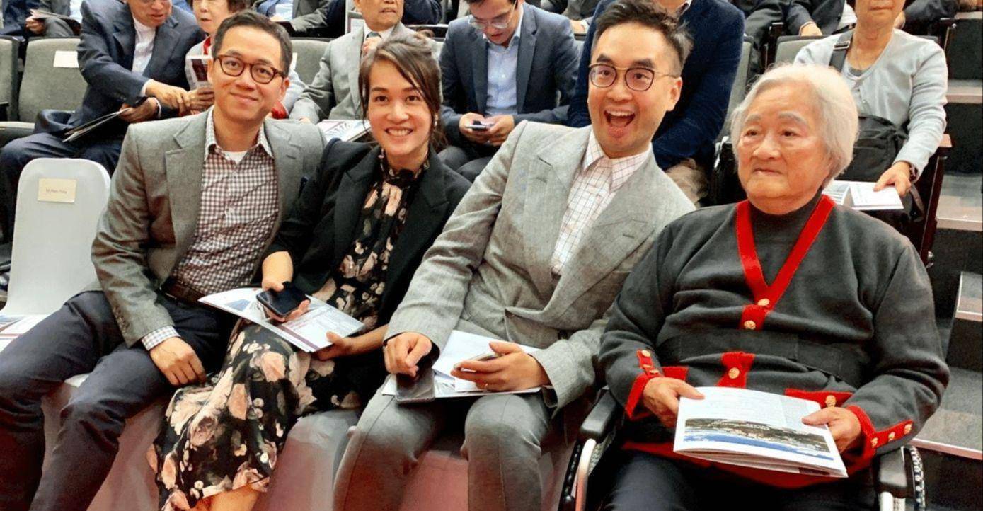 甘比一顿吃六十只螃蟹,他爷爷是刘銮雄恩人,他却在街头吃臭豆腐_富豪