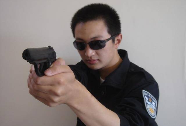 帅爆了的持枪姿势不一定实用,真正的持枪姿势可能很丑_射击_目标_步兵