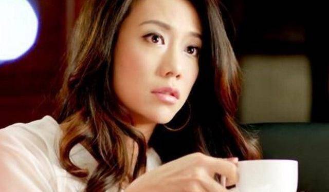 拍戏被刺中右眼导致毁容,34岁嫁入豪门,今活成这样_吴辰君_成龙_电影