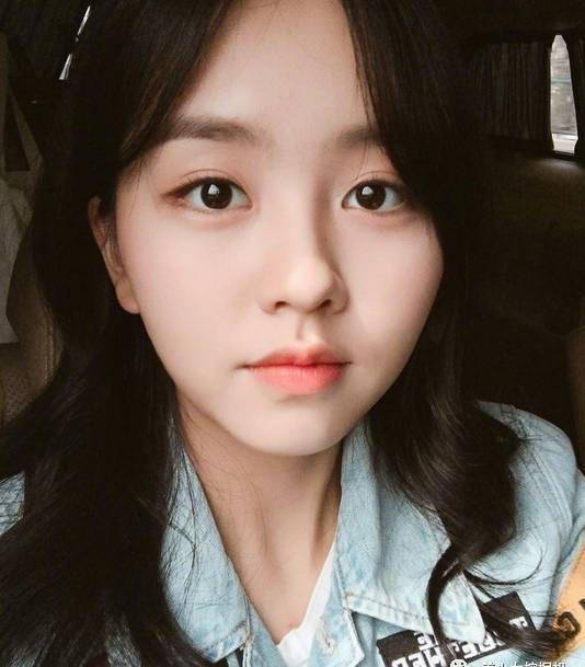 后来的颜值也一直在线,连证件照都美炸天!