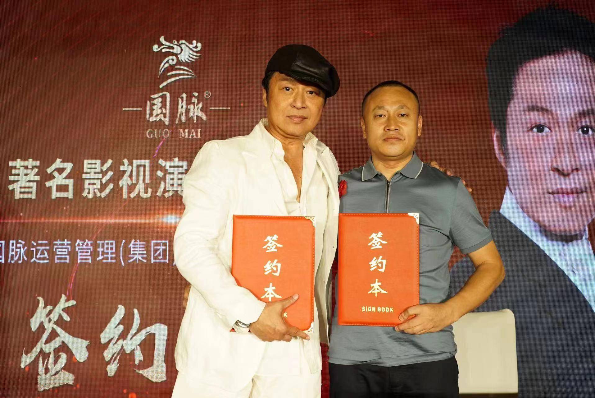 烈日炎炎下,著名影视巨星马景涛突然现身申城上海,然而这次现身公众