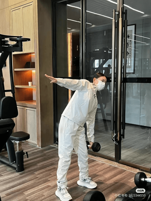 林允展现青春靓丽健身穿搭:hotsuit后秀暴汗服十分吸睛_运动_品牌