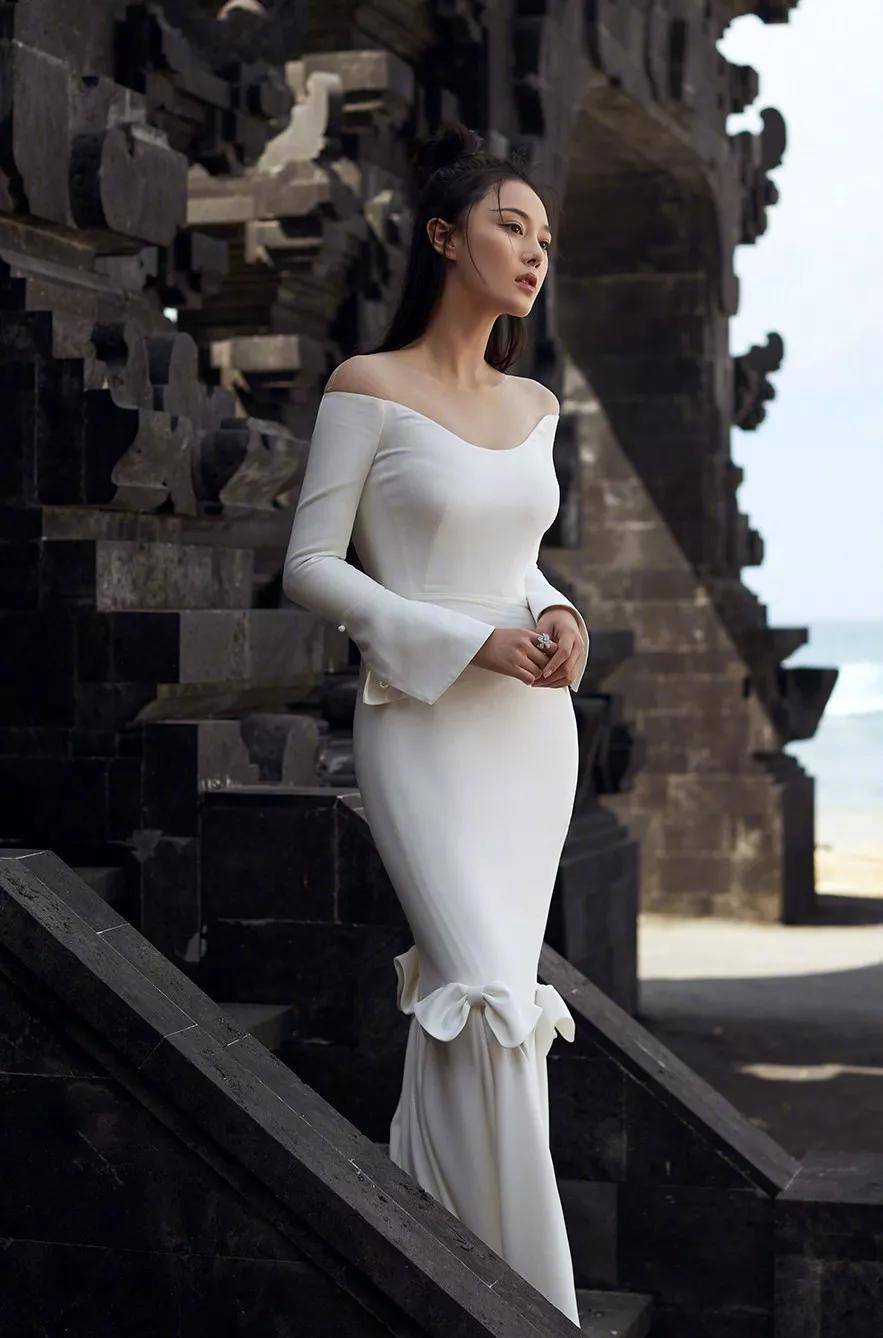 张馨予惊艳高清壁纸写真,风华绝代,令人不敢逼视_丰姿_时尚