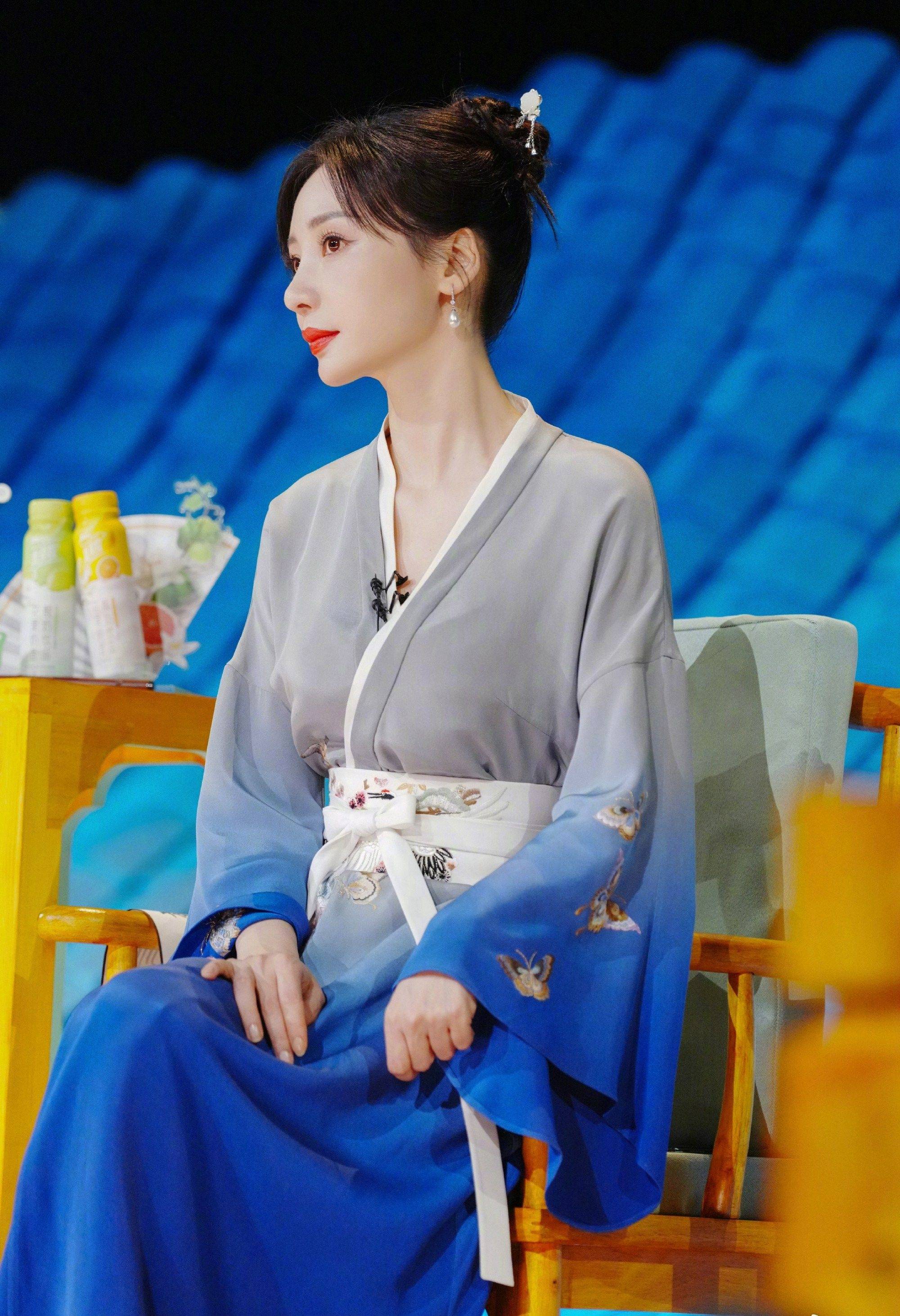 柳岩灰蓝汉服优雅时尚写真_美得_大片_长裙