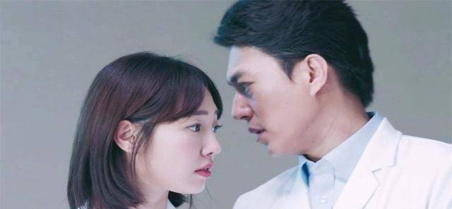 他号称娱乐圈老干部,喜欢演戏,还会和蒋欣续约_靳东_父亲_角色