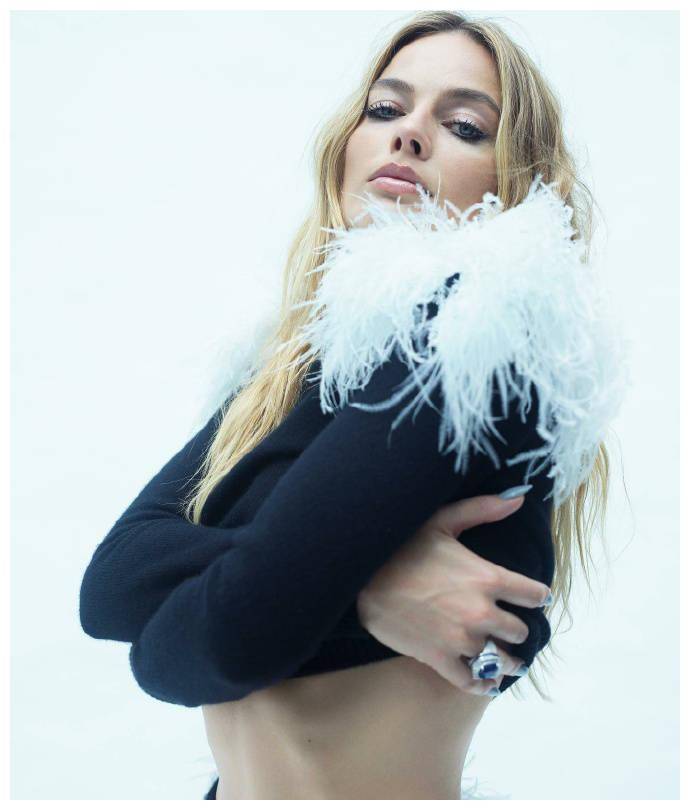 《芭比》女主玛格特·罗比性感写真流出,大秀美腿,火辣身材迷人_电影