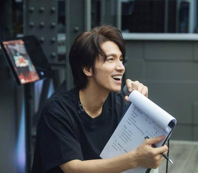 言承旭训练照曝光,44岁男神状态清爽帅气依旧,努力训练神情专注_观众