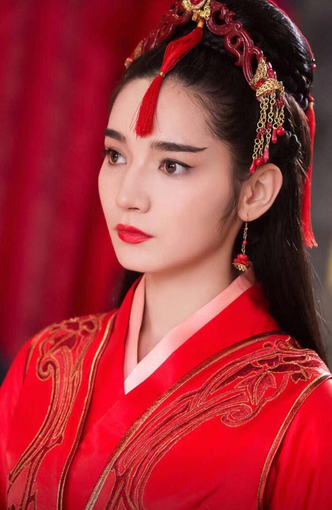 给大家盘点一下十位来自少数民族的女明星,谁的美惊艳到你了呢_王丽坤