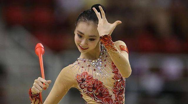 她是辽宁艺术体操美女!颜值不输张豆豆!高难度一字马难不倒她!