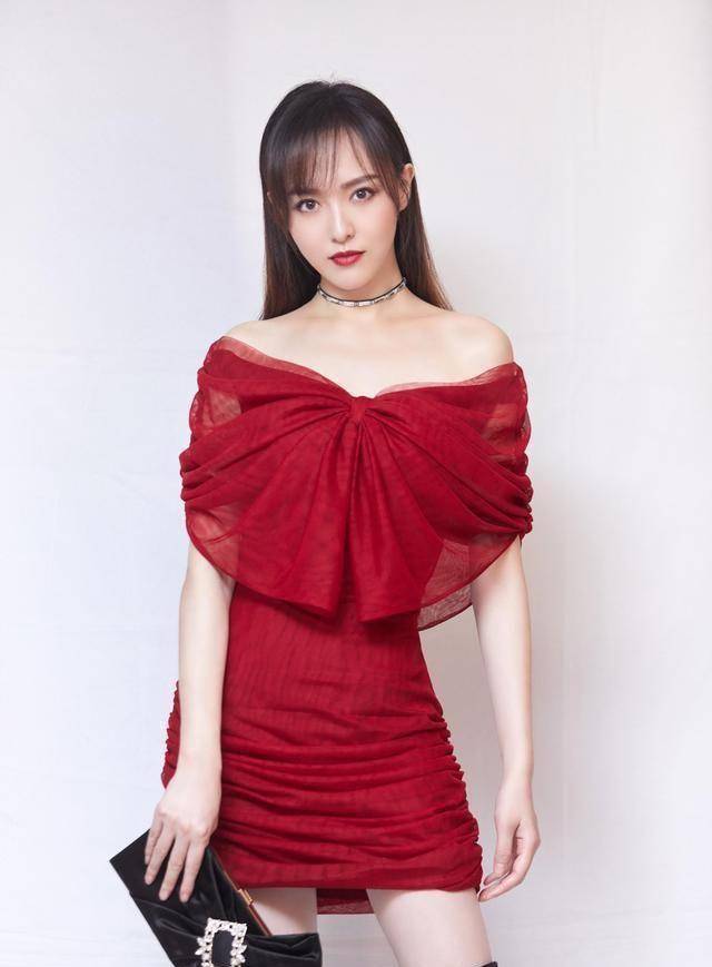 唐嫣红唇配大红连衣裙,就这造型她不红没谁了?_红色_气质_身材