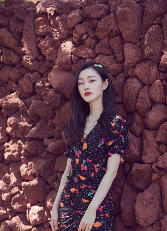 身高168的宋轶小姐姐体重只有98斤,白皙的皮肤让她看起来更有少女感!