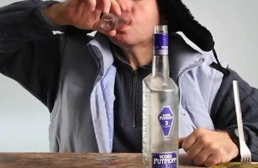 看到俄罗斯的下酒菜,东北老爷们默默放下酒杯:不愧是战斗民族!