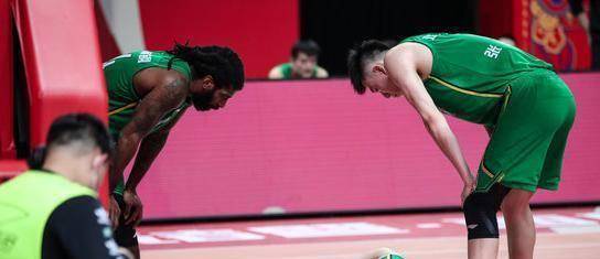 郭艾伦赛后确诊为脑震荡辽篮真核牵动亿万球迷心_比赛_伤病_联赛