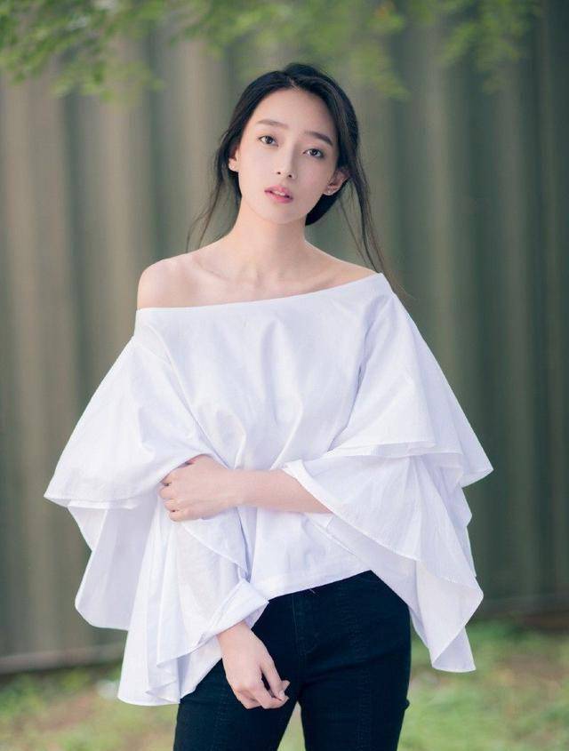 她是北电新晋小花,虽有演技却一直不红,如今终于被黄磊带火了_王艺诺