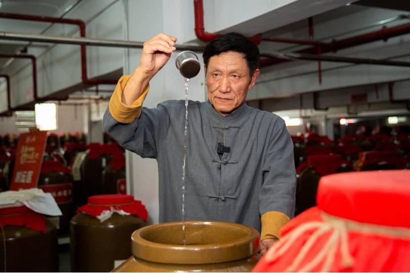 对话大师丨茅台镇调酒大师不忘初心,百年国酿香飘世界_工作_生产_邓