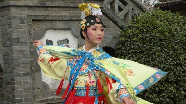 李玉刚:19岁揣200块打工追梦,折腾8年凭一首《新贵妃醉酒》走红
