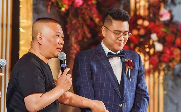 德云社开始行动,岳云鹏经纪人事件发酵,郭德纲徒弟删掉相关内容_因为