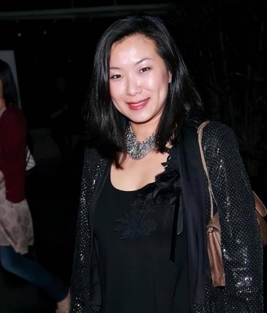 "最丑港姐"莫可欣,嫁给帅气小生方中信,女儿迦晴都12岁了_本人_费云帆