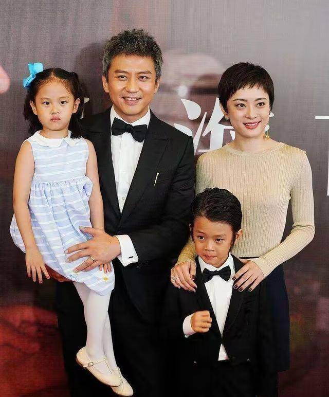 孙俪邓超合体看女儿演出,jasper近照现陈小春基因_生活_夫妻