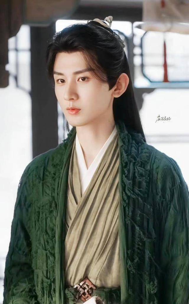 小说中走出来的男主,杨洋,成毅,肖战,吴磊等男星太贴合了_张若昀_将军