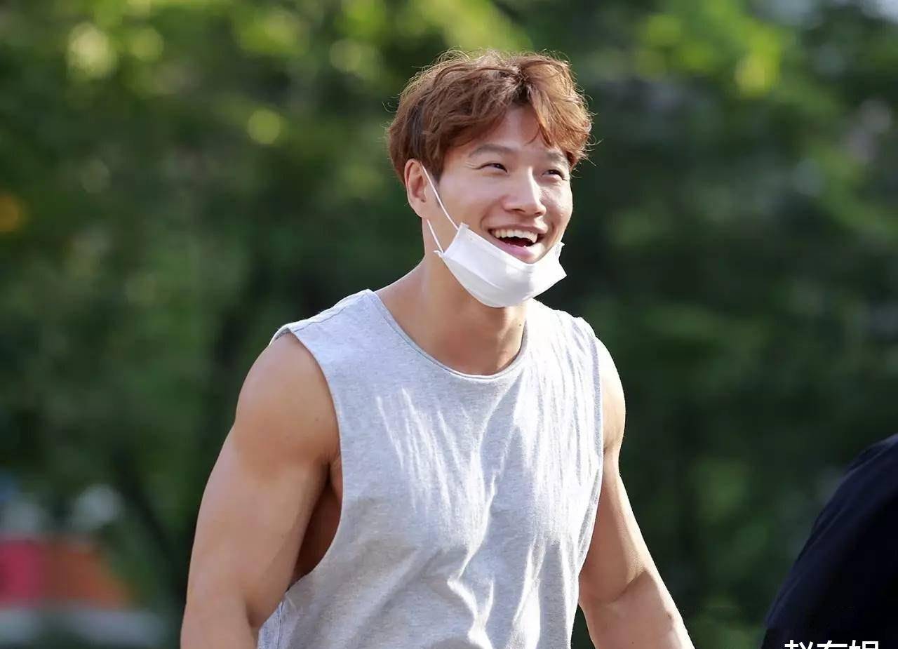 杨颖和李晨的共同点:情侣纹身,前任风波,精准的职业观_黄晓明_感情