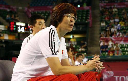 你去问问中田久美和基拉里,让他们在2005年就放弃60万美元的年薪,来