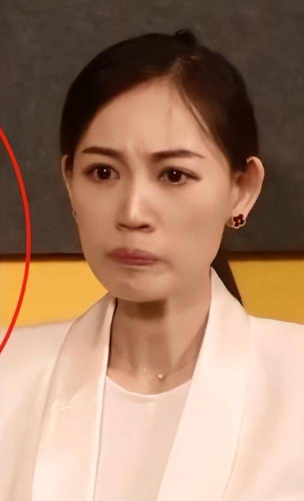 素材来源于网络马蓉,在个人社交账号上发布了一段视频,向王宝强送上了