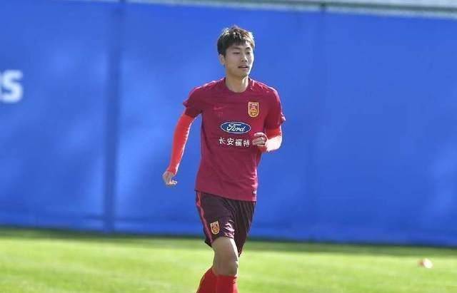 屋漏偏逢连夜雨上港四大皆空后两大核心球员恐离队_傅欢_后防_续约