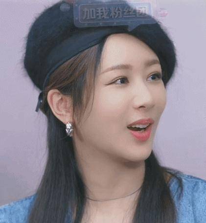 杨紫直播状态翻车,脸僵肿胀硅胶感重,被网友吐槽"胶里胶气"_时候_感觉