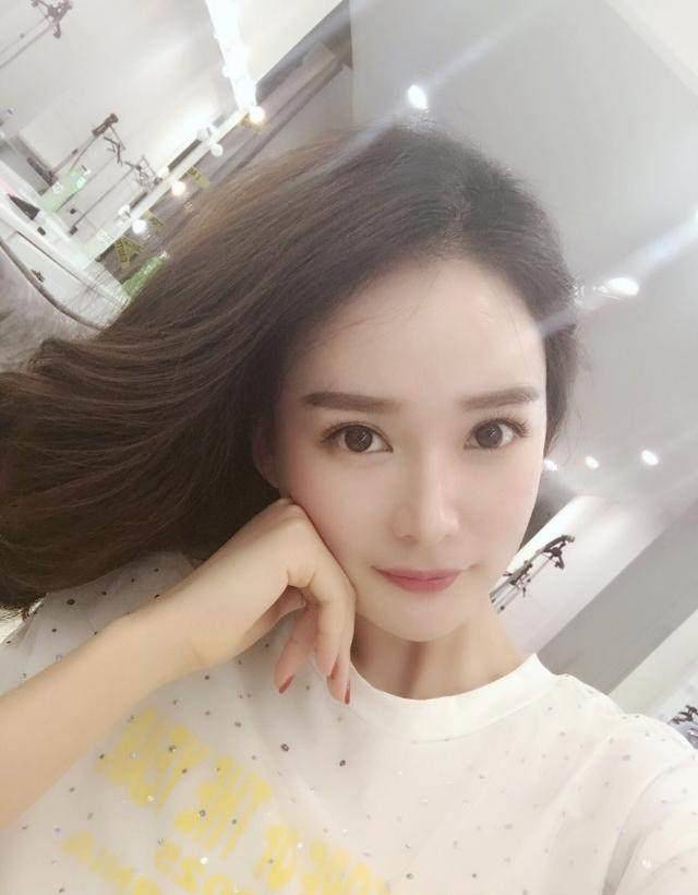 杨幂替身卓亨瑜走红毯长腿逆天,黑粉嘲讽她霸气回击_网友_什么_身高