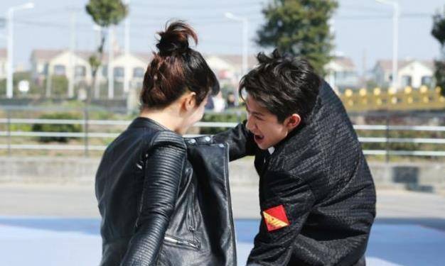 杨紫打电话跟张一山借钱,张一山下意识说出6个字,网友:真兄弟_友情