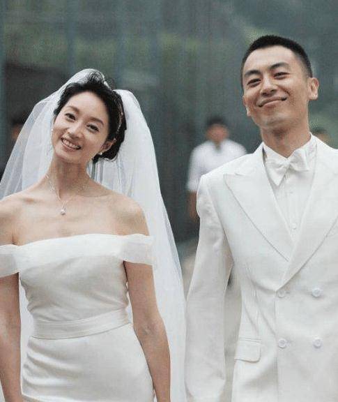 分手后,沈佳妮遇到了自己今生的挚爱朱亚文,与陈思诚相比,朱亚文从未