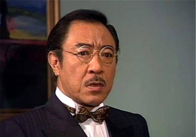 眼罗四海,他是北千手卓一夫,后来他又在《胜者为王》系列中出演张天鼎