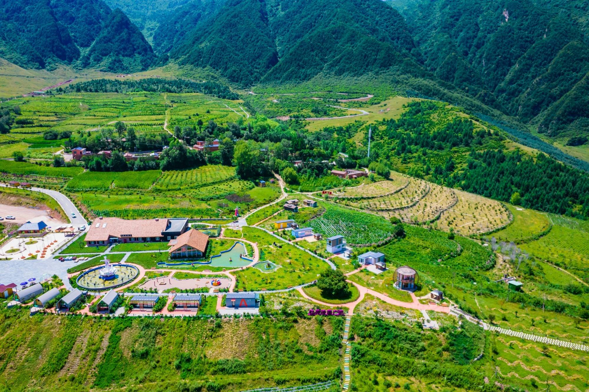 甘肃定西南屏山旅游区,环境优美,空气清新,是休闲度假的好去处