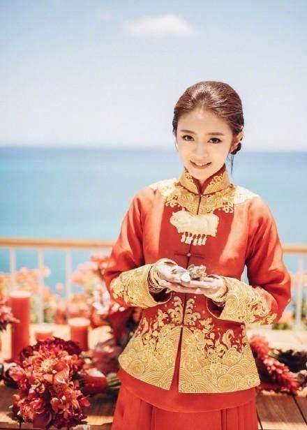 杨子姗台北大婚,网友却吐槽粉色婚服!