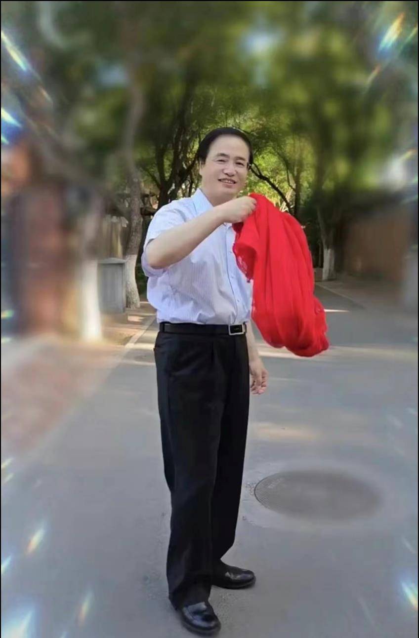 近日,于文华与二婚男人李年同台秀恩爱,羡煞旁人.