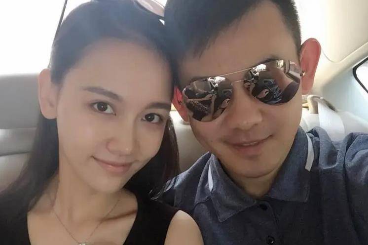 现在的李响早已结婚成家,并且有了自己的孩子.