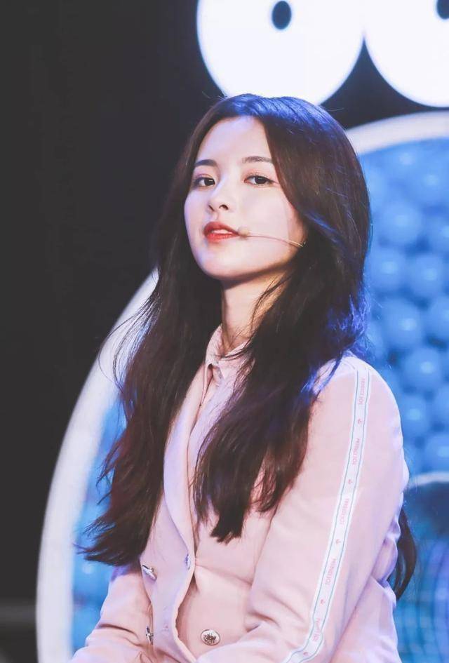 李汶翰热度下降?李溪芮家境好?李一桐背景不简单?_人气_连鹅厂_团队