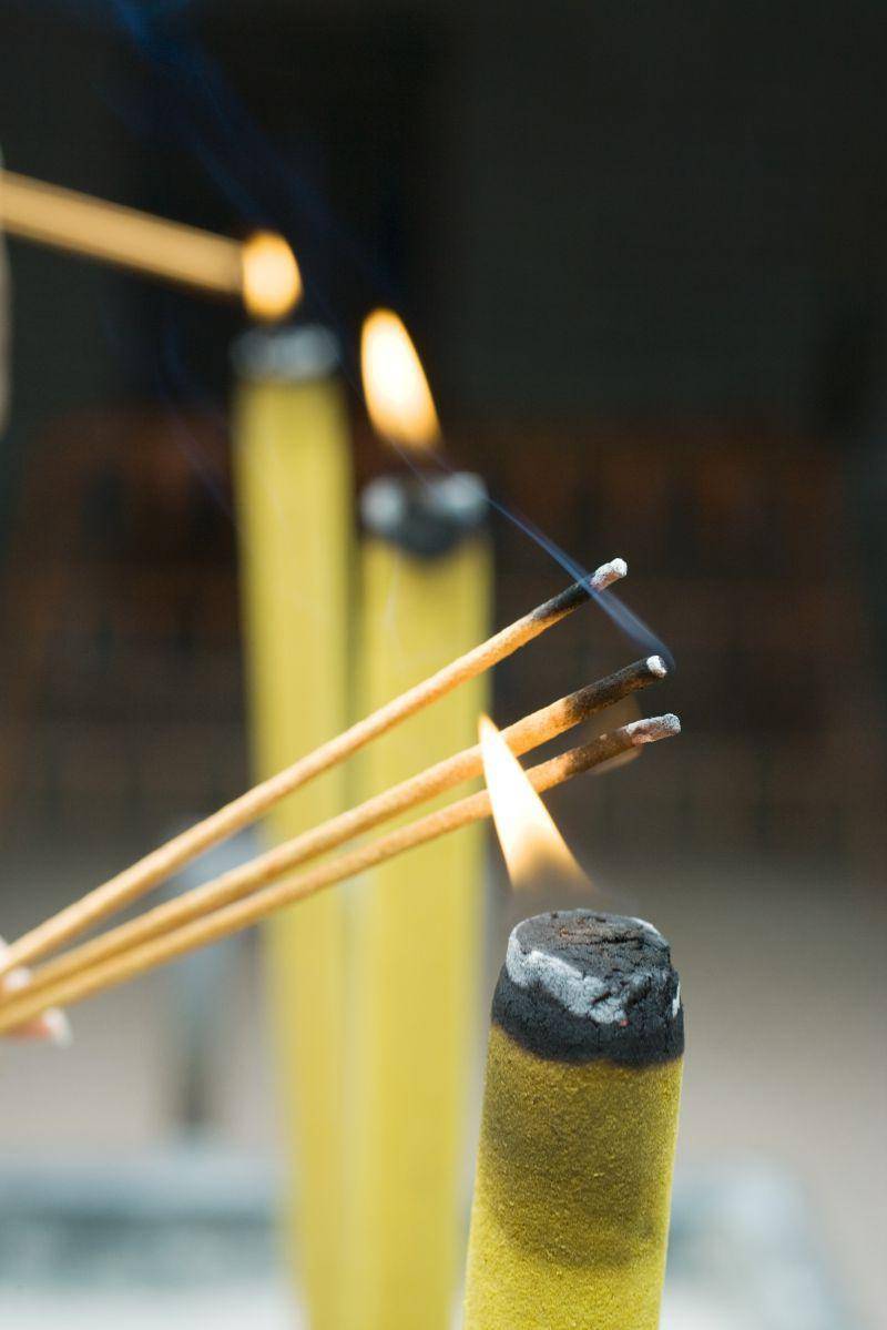 上香的正确手势和步骤是什么?搞不清很容易闹出笑话的