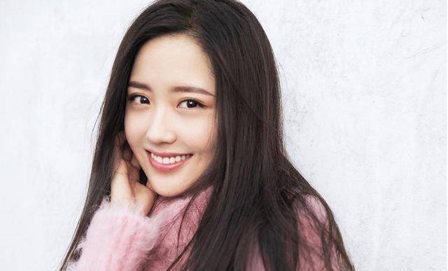 《暴风眼》中的猪队友苗露,是硬糖少女王艺瑾,只有我没认出来吗_父亲