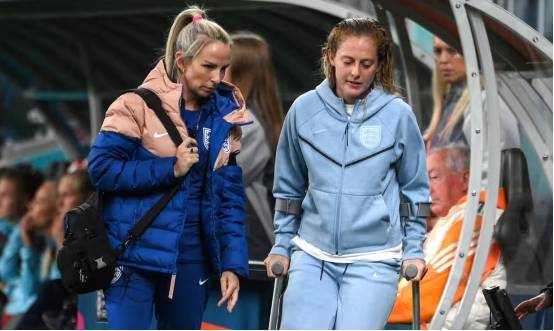 英格蘭隊希望凱拉·沃爾什的膝傷沒有最初擔心的那么嚴重