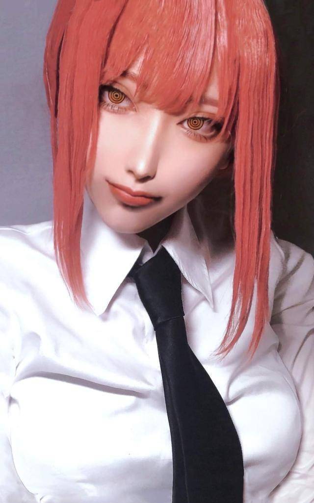 比如,这位coser玛奇玛的网友,她则是本身具有着非常